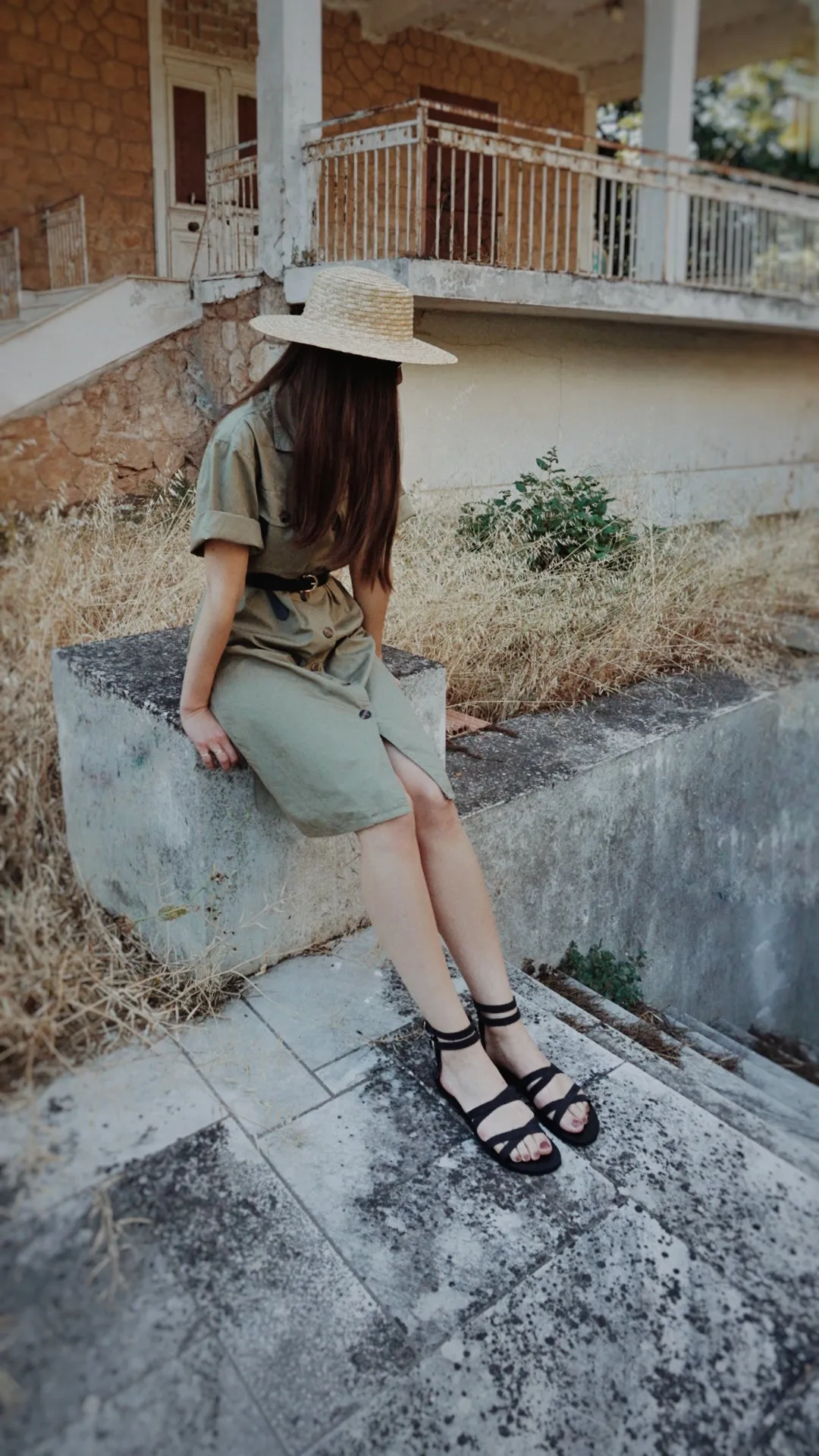 MINIMALISTIC BLACK MATTE FLAT SANDALS